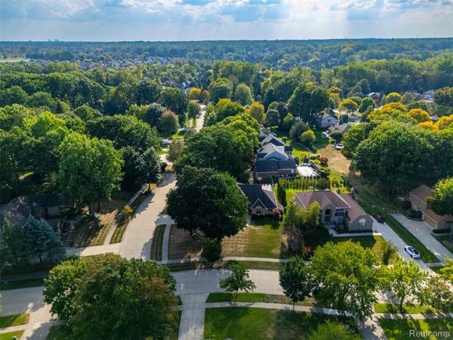 1615 Redbud Drive, Troy, MI 48098