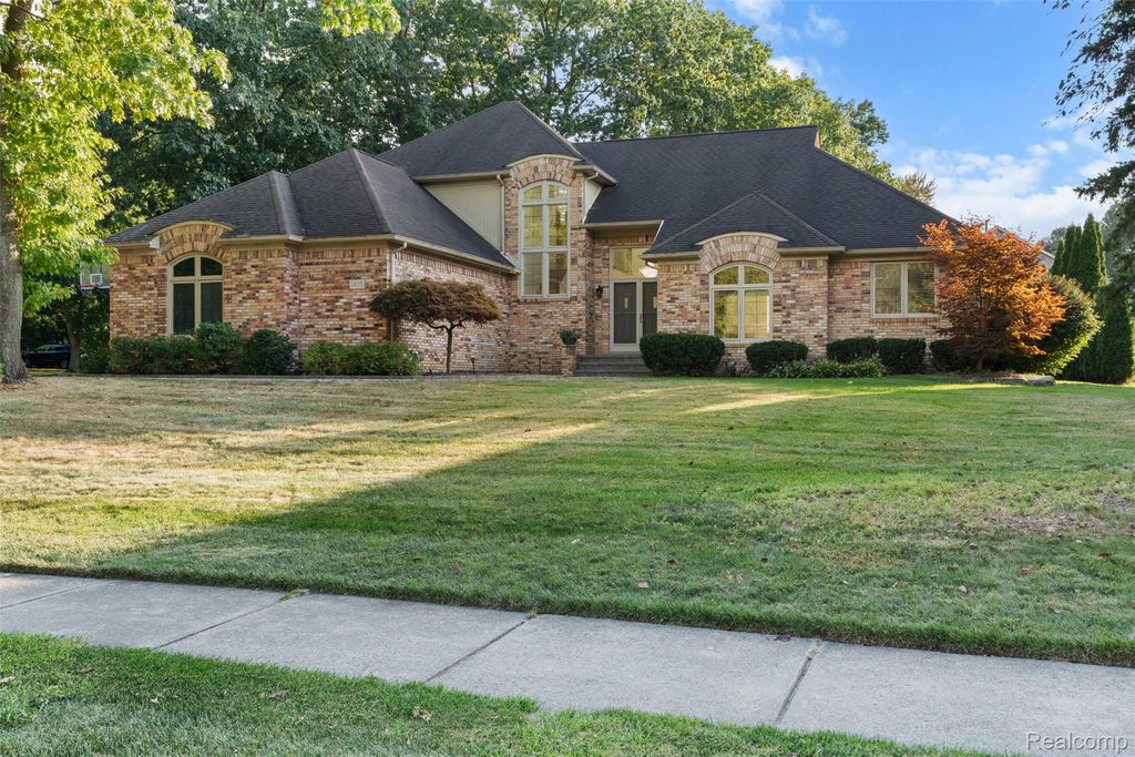 1615 Redbud Drive, Troy, MI 48098