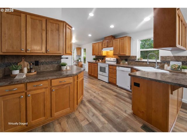 35134 LABRADOR Ln, Astoria, OR 97103