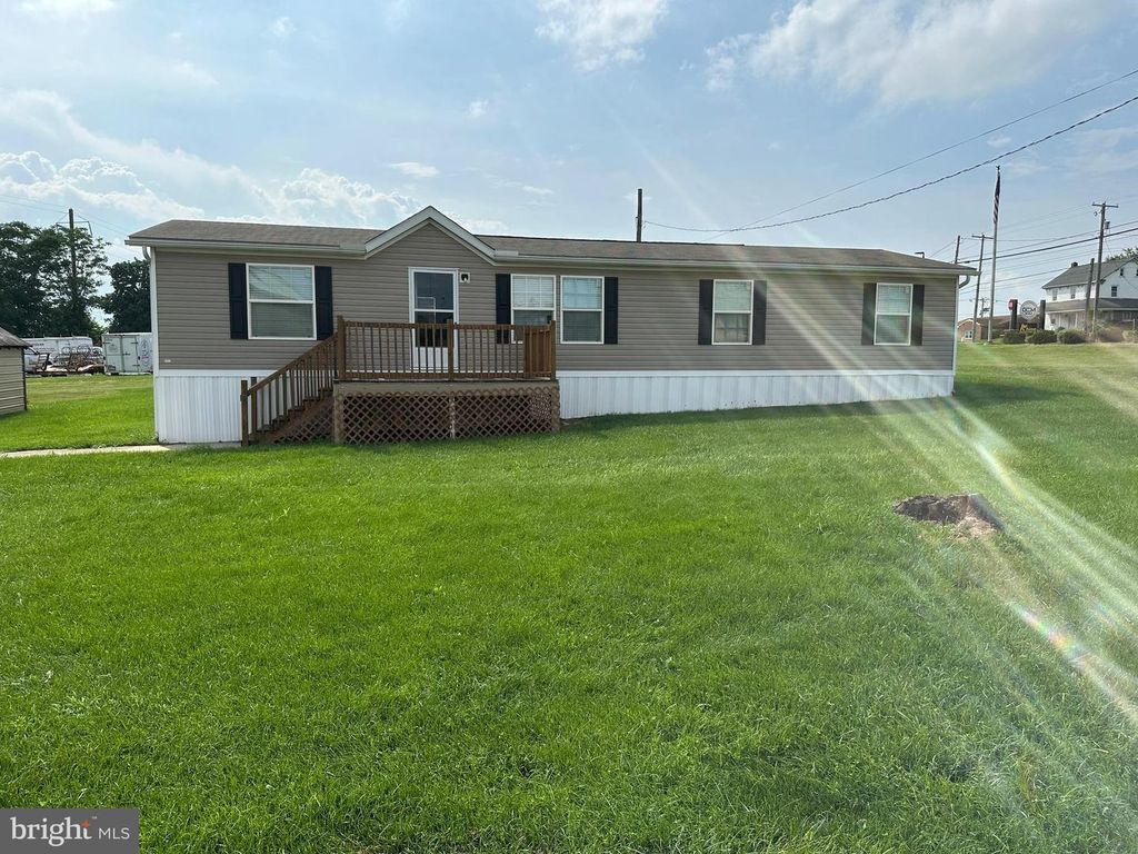 122 LAUVER DR, Mount Joy, PA 17552