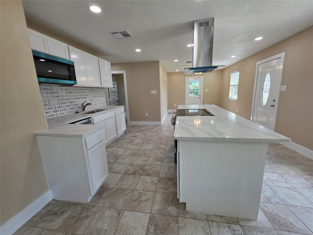 2306 19th Avenue N, Texas City, TX 77590