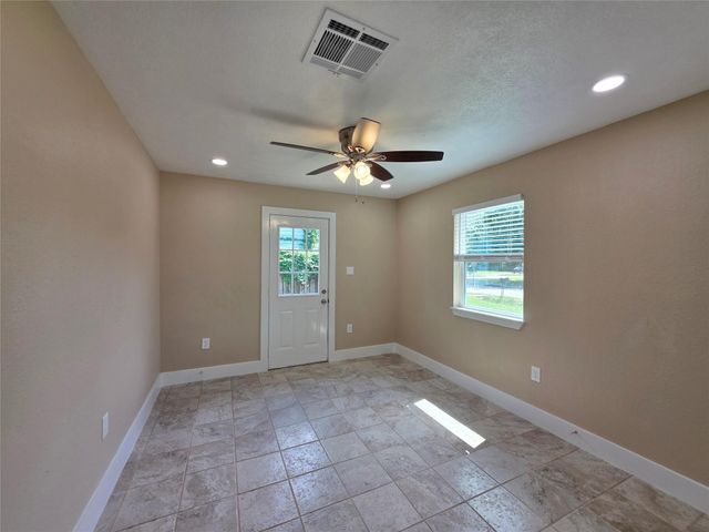 2306 19th Avenue N, Texas City, TX 77590