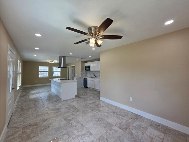 2306 19th Avenue N, Texas City, TX 77590