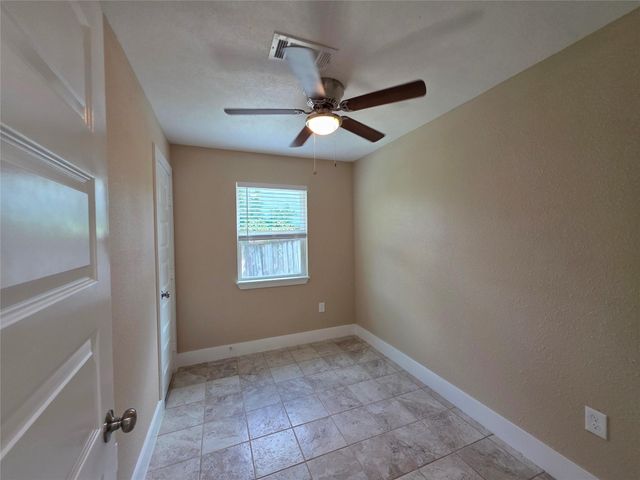 2306 19th Avenue N, Texas City, TX 77590