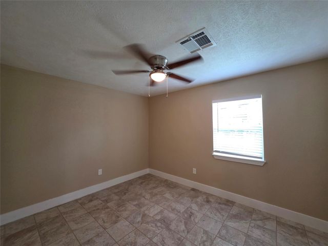 2306 19th Avenue N, Texas City, TX 77590