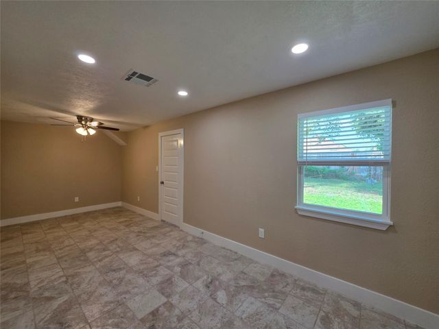 2306 19th Avenue N, Texas City, TX 77590