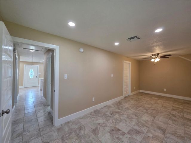 2306 19th Avenue N, Texas City, TX 77590