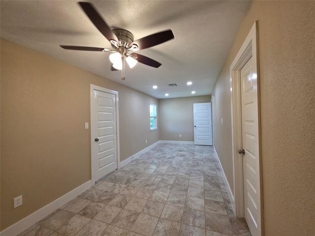 2306 19th Avenue N, Texas City, TX 77590