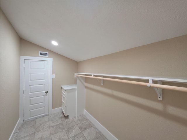 2306 19th Avenue N, Texas City, TX 77590