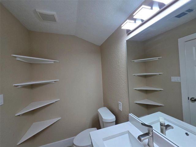 2306 19th Avenue N, Texas City, TX 77590