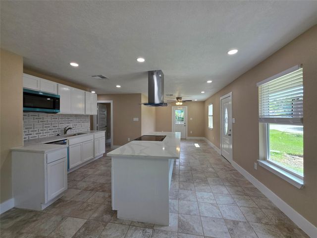 2306 19th Avenue N, Texas City, TX 77590