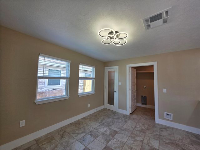 2306 19th Avenue N, Texas City, TX 77590