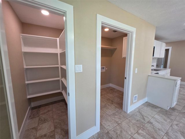 2306 19th Avenue N, Texas City, TX 77590