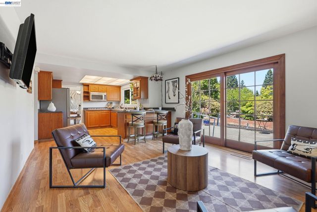 107 Hazelwood Pl, Moraga, CA 94556