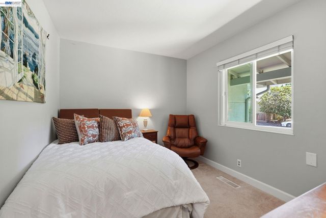 107 Hazelwood Pl, Moraga, CA 94556