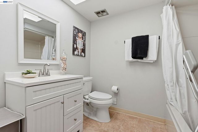 107 Hazelwood Pl, Moraga, CA 94556