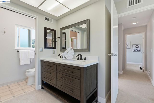 107 Hazelwood Pl, Moraga, CA 94556