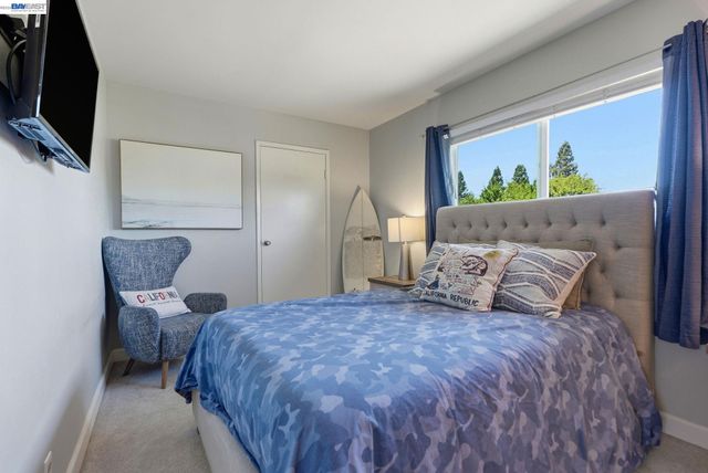 107 Hazelwood Pl, Moraga, CA 94556