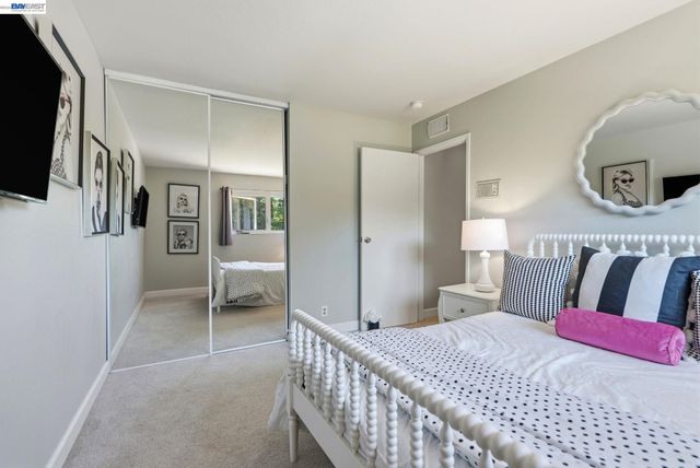 107 Hazelwood Pl, Moraga, CA 94556