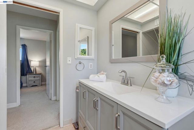 107 Hazelwood Pl, Moraga, CA 94556