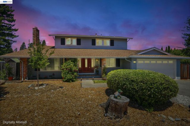 107 Hazelwood Pl, Moraga, CA 94556