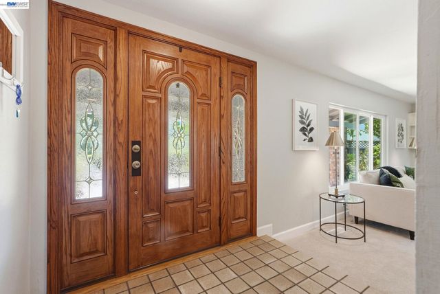 107 Hazelwood Pl, Moraga, CA 94556