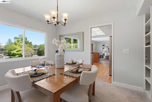 107 Hazelwood Pl, Moraga, CA 94556