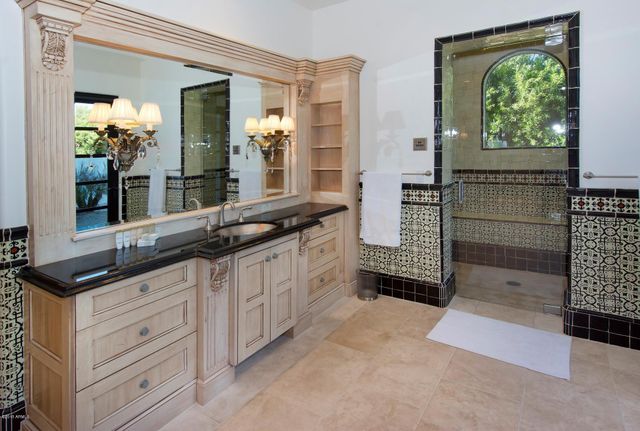 5761 N CASA BLANCA Drive, Paradise Valley, AZ 85253