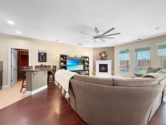 1298 Underwood Ln, Lincoln, CA 95648