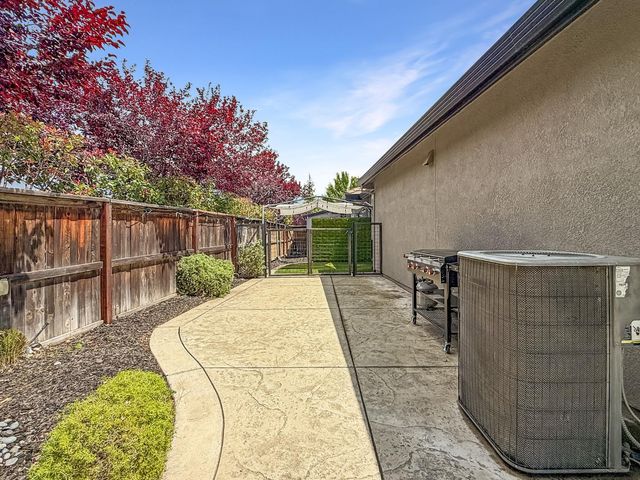 1298 Underwood Ln, Lincoln, CA 95648