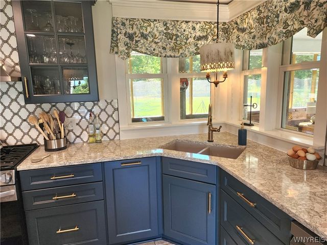 6097 Seufert Road, Orchard Park, NY 14127