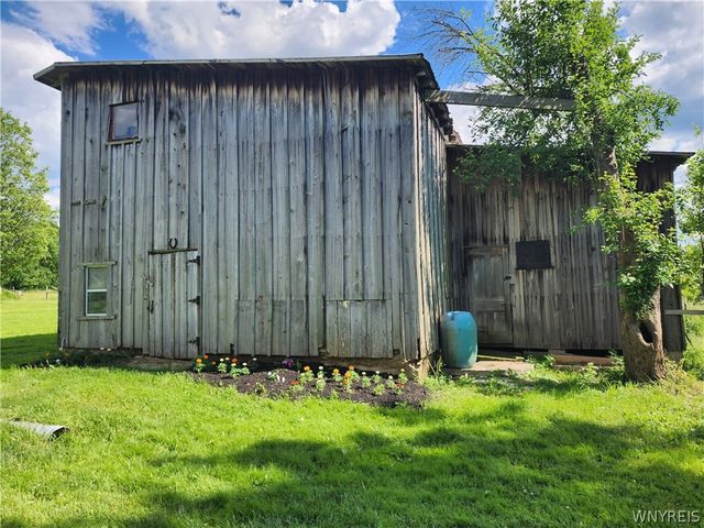6097 Seufert Road, Orchard Park, NY 14127