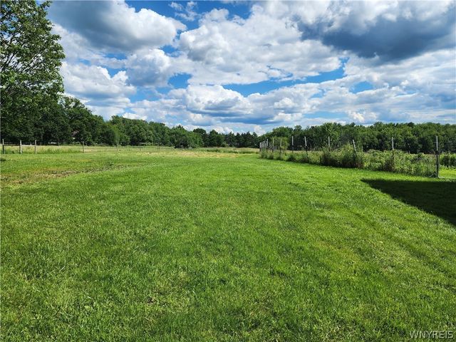 6097 Seufert Road, Orchard Park, NY 14127