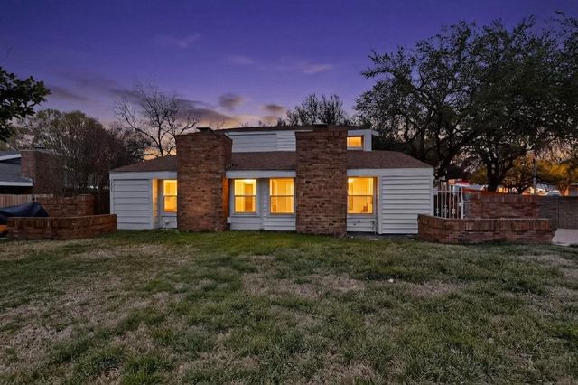 2407 Mustang Court, Lewisville, TX 75067