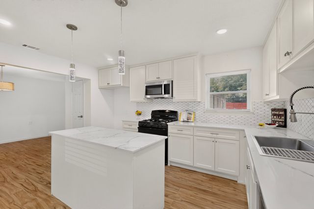 813 Travis Street, Garland, TX 75040