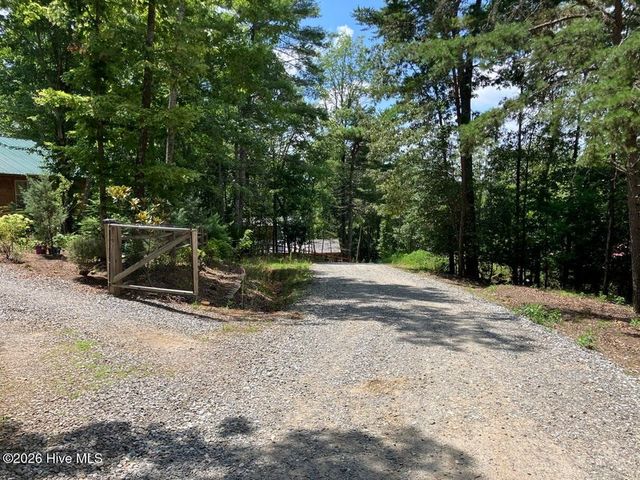 195 Woodcrest Drive, Murphy, NC 28906