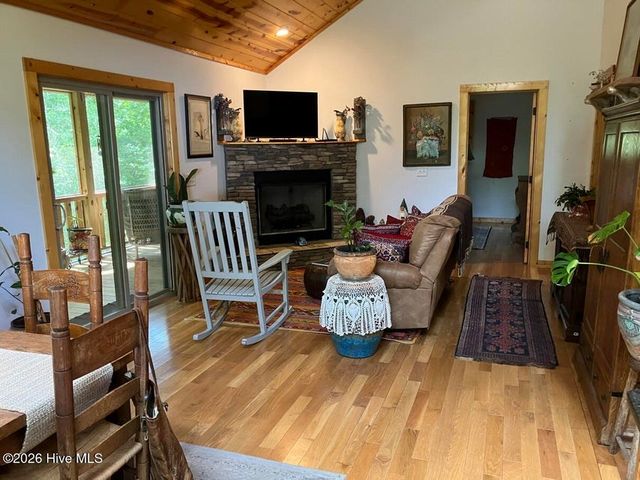 195 Woodcrest Drive, Murphy, NC 28906