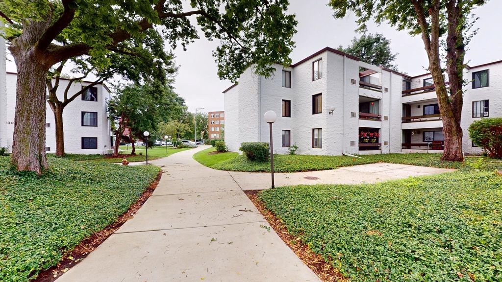 334 W Miner Street 3B, Arlington Heights, IL 60005
