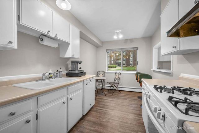 1311 S Finley Road 104, Lombard, IL 60148