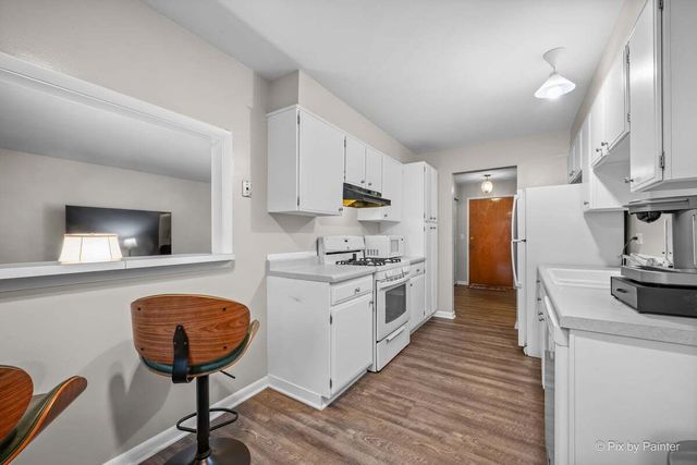 1311 S Finley Road 104, Lombard, IL 60148