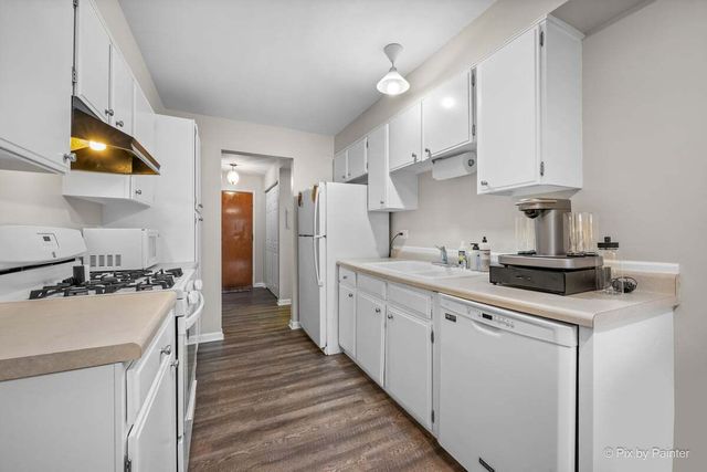 1311 S Finley Road 104, Lombard, IL 60148