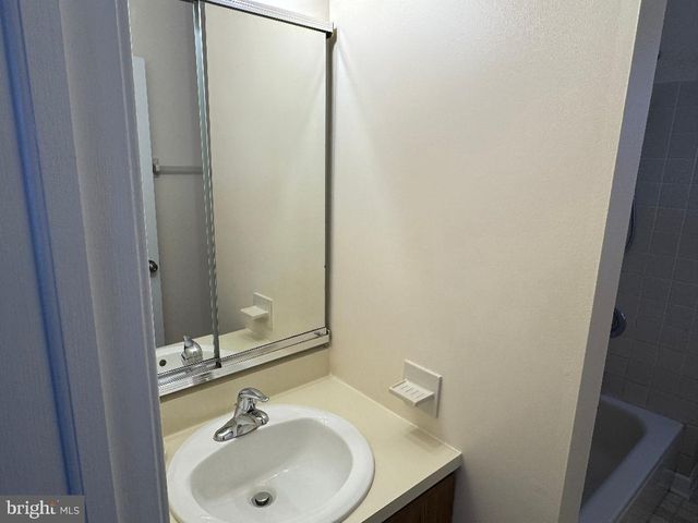 9 HANOVER CT, Bordentown, NJ 08505