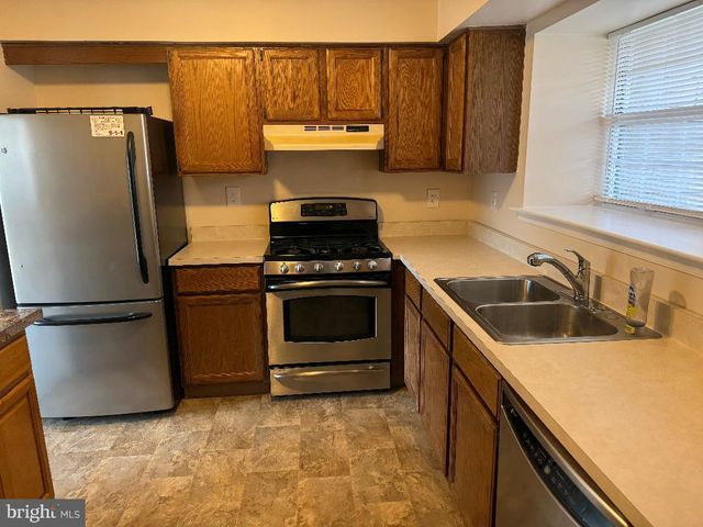 9 HANOVER CT, Bordentown, NJ 08505