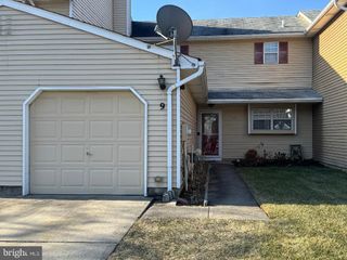 9 HANOVER CT, Bordentown, NJ 08505