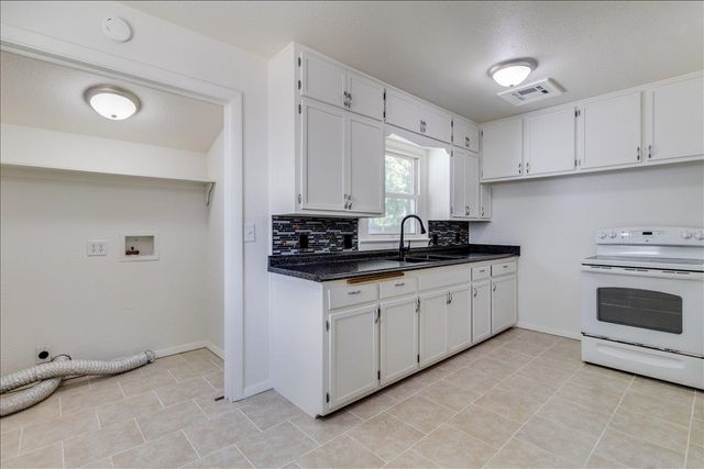 930 N Westview, Derby, KS 67037