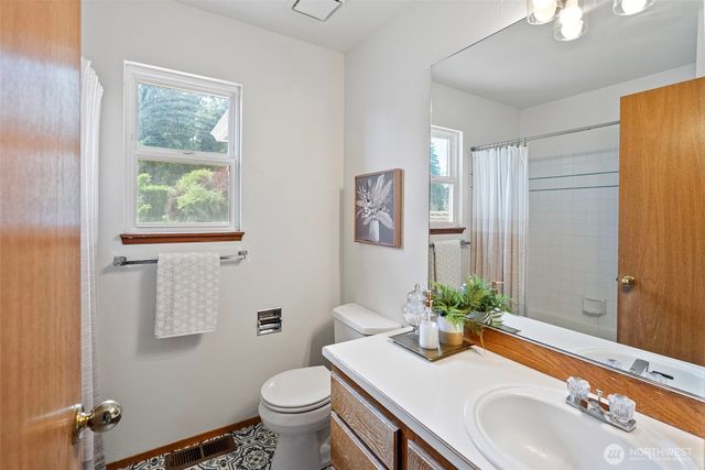 10913 Crocus Place NW, Silverdale, WA 98383