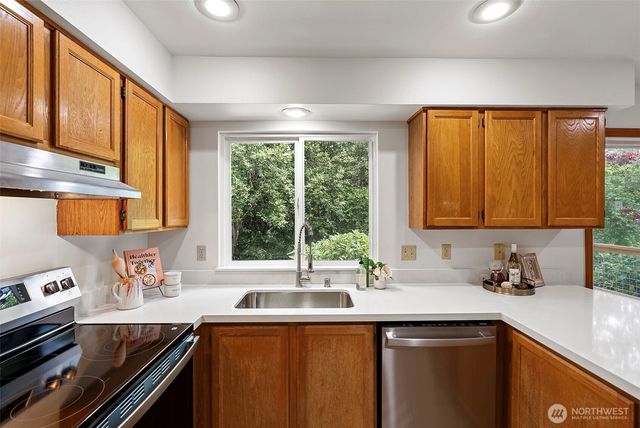 10913 Crocus Place NW, Silverdale, WA 98383