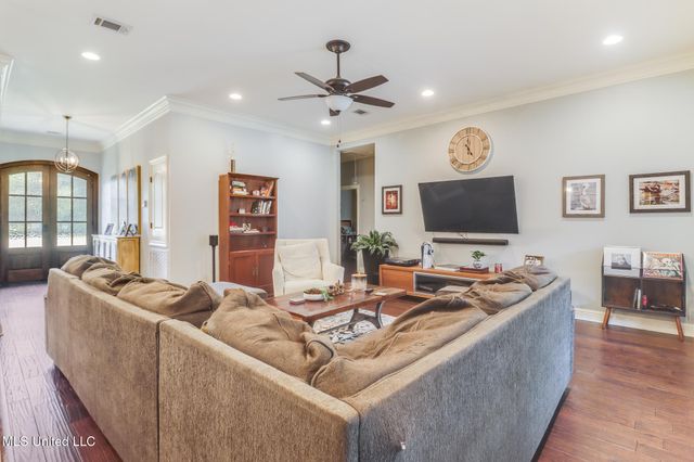 8112 Clamshell Avenue, Ocean Springs, MS 39564