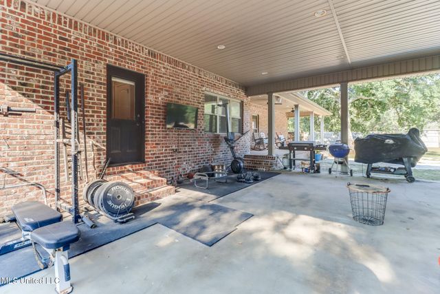 8112 Clamshell Avenue, Ocean Springs, MS 39564