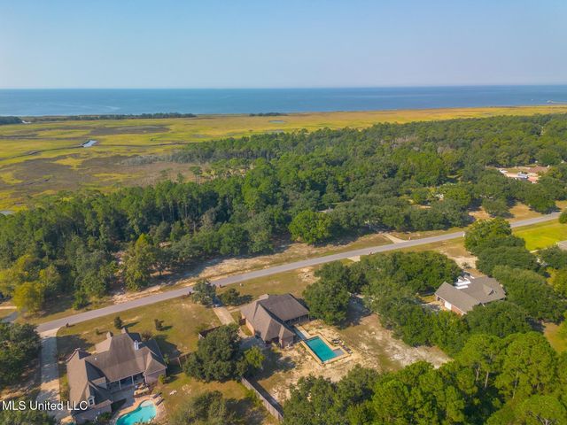 8112 Clamshell Avenue, Ocean Springs, MS 39564